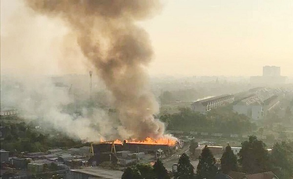 TP. HCM: Cháy lớn thiêu rụi gần 50 lán tạm của công nhân - Hình 1