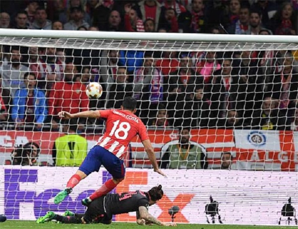Chọc thủng lưới Arsenal, Costa đưa Atletico vào chung kết