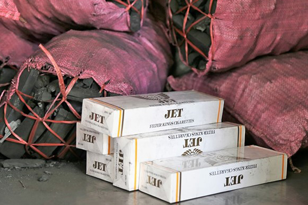 Hơn 1.000 gói thuốc Jet và 3 tấn đường được ngụy trang trong bao chứa than