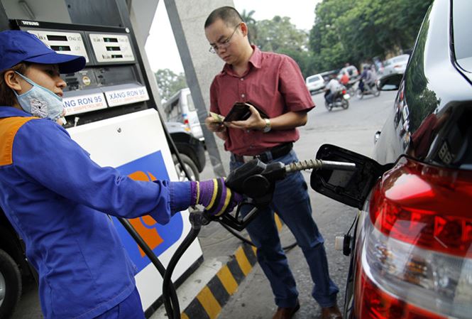 Đề xuất xóa sổ xăng RON95 : Đừng để độc quyền tái xuất