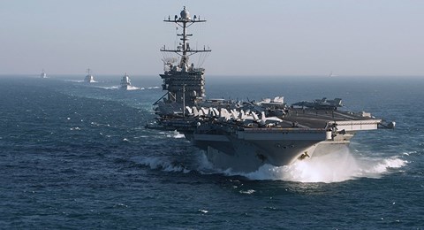 Dàn tiêm kích trên tàu sân bay USS Harry S. Truman bắt đầu không kích IS ở Syria - Hình 1