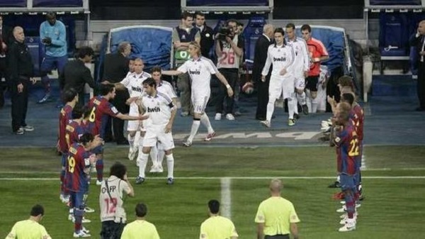 Barca vs Real: Ghét nhau đến từ hàng rào danh dự - Hình 2