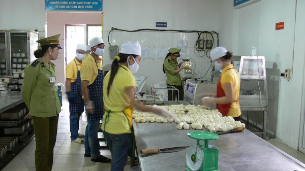 Nghệ An: 'Bêu tên' cơ sở vi phạm về vệ sinh an toàn thực phẩm - Hình 1