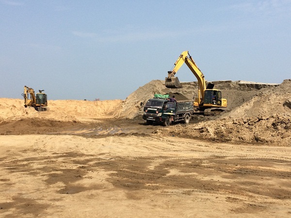 Hà Nội: Báo động tình trạng vi phạm đê điều trên các tuyến sông