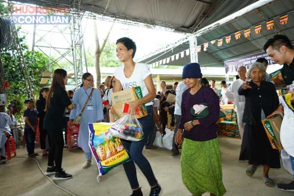 Hoa hậu H’Hen Niê quyên góp từ thiện xây chùa tại tỉnh Lâm Đồng - Hình 9