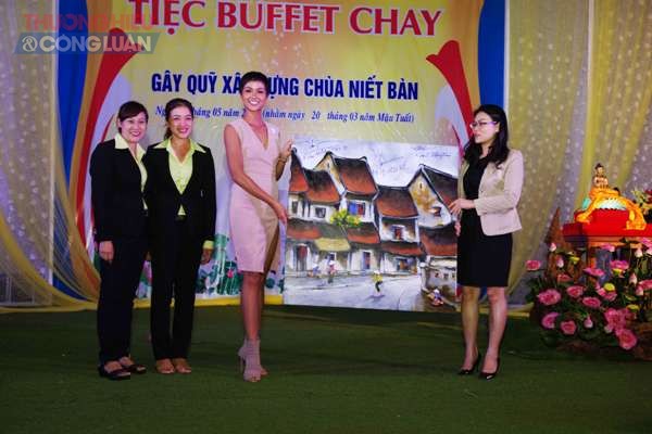 Hoa hậu H’Hen Niê quyên góp từ thiện xây chùa tại tỉnh Lâm Đồng - Hình 2