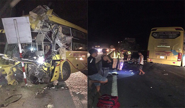 Va chạm với xe container, xe khách vỡ nát phần đầu khiến 14 người thương vong