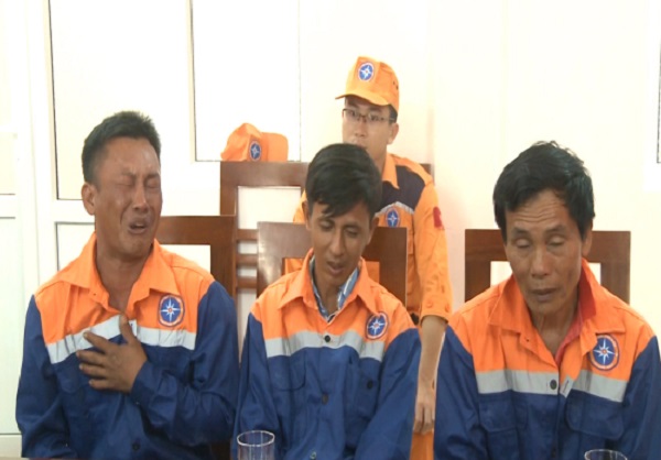 Cứu nạn thành công 3 ngư dân bị chìm tàu cá trên biển