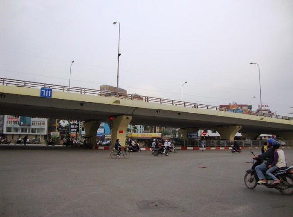 Hà Nội: Cấm các loại phương tiện cao trên 3,5m di chuyển qua cầu vượt Mai Dịch - Hình 1