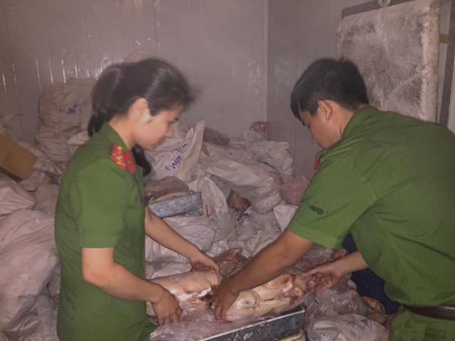 Nghệ An: Phát hiện 5 tấn thực phẩm bẩn trong kho đông lạnh
