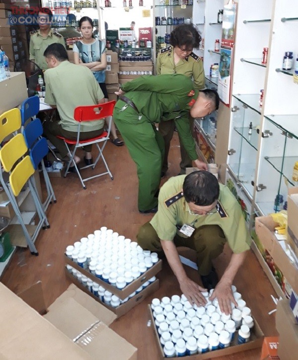Hà Nội: Thu giữ gần 5.000 sản phẩm TPCN, cùng hàng trăm chai mỹ phẩm không hóa đơn chứng từ - Hình 3