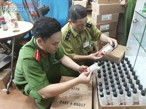 Hà Nội: Thu giữ gần 5.000 sản phẩm TPCN, cùng hàng trăm chai mỹ phẩm không hóa đơn chứng từ - Hình 4