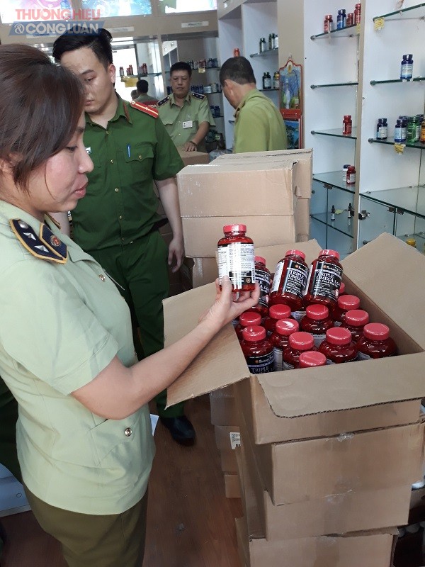 Hà Nội: Thu giữ gần 5.000 sản phẩm TPCN, cùng hàng trăm chai mỹ phẩm không hóa đơn chứng từ - Hình 1