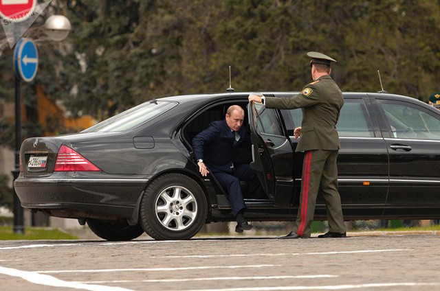 Dàn xe “khủng” phục vụ các đời Tổng thống Nga - Hình 6