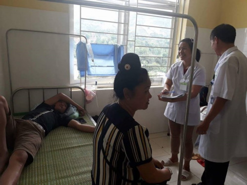 76 người ngộ độc sau khi ăn cỗ cưới