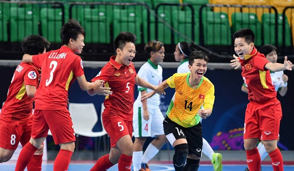Đánh bại Indonesia với tỷ số 2-1, ĐT nữ futsal Việt Nam chính thức vào bán kết - Hình 1