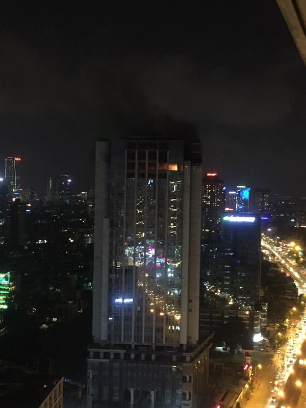 Cháy lớn tại tòa nhà MB Grand Tower trên đường Lê Văn Lương - Hình 1
