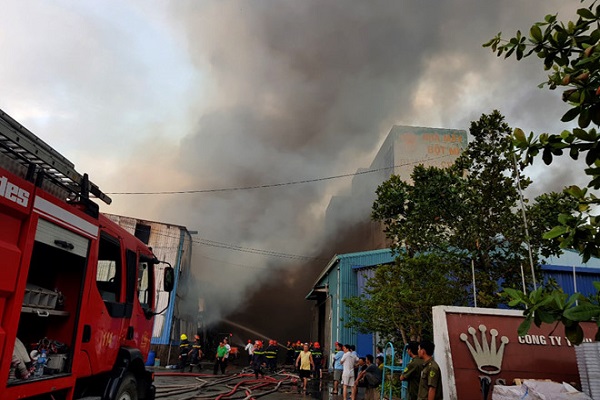 TP. HCM: Cháy lớn tại Khu công nghiệp Vĩnh Lộc - Hình 1