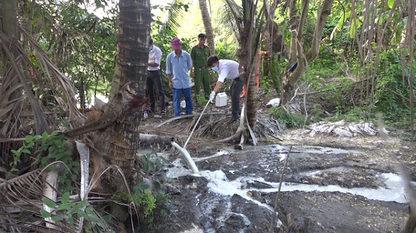 Bắt quả tang doanh nghiệp xả chất thải trái phép ở Cần Thơ