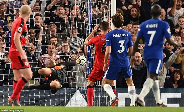 Để Huddersfield cầm chân, Chelsea hẹp cửa vào Top 4 - Hình 1