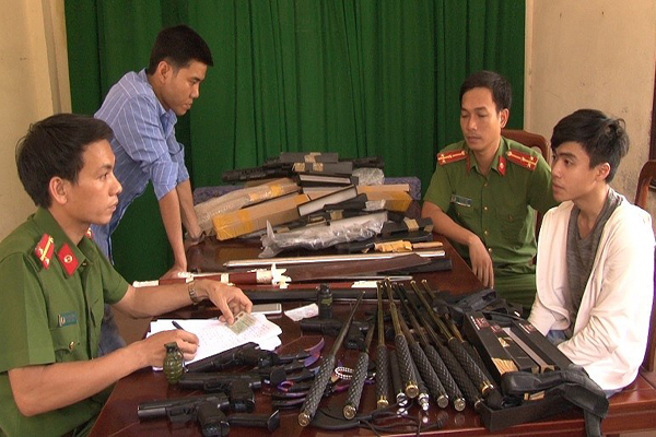Buôn vũ khí 'nóng' để bán kiếm lời