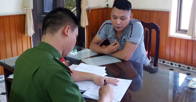 Nam Định: Một thanh niên ngang nhiên rao bán vũ khí trên facebook