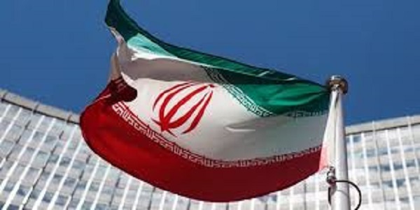Người dân Iran biểu tình phản đối Mỹ rút khỏi thỏa thuận hạt nhân - Hình 1