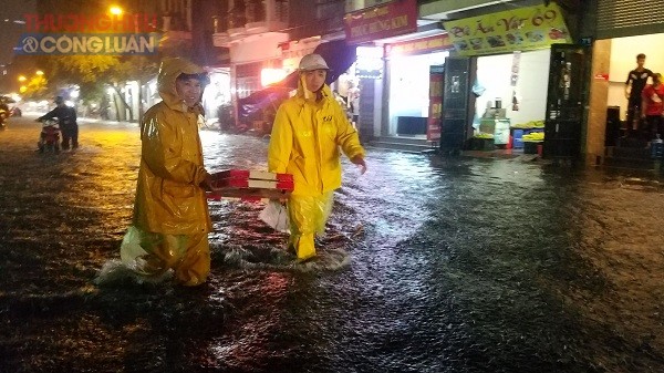 Hà Nội mưa lớn, Chợ nhà xanh 