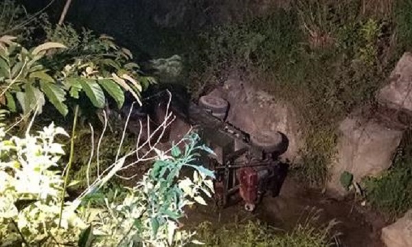 Xe công nông bất ngờ lao xuống vực, 9 người thương vong - Hình 1