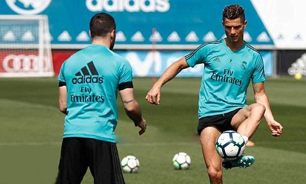 Trở lại tập luyện, Ronaldo sẵn sàng ra sân ở Champions League - Hình 2