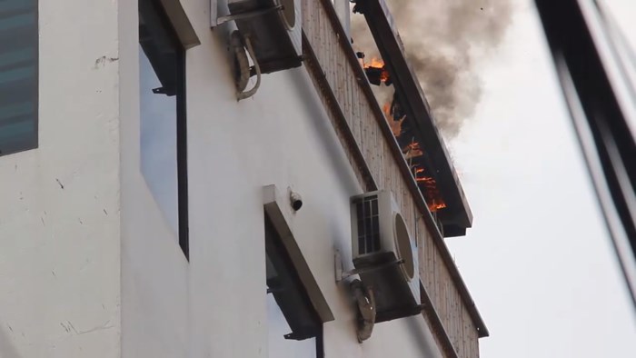 Hà Nội: Cháy khách sạn Momizi, khách nước ngoài hốt hoảng tháo chạy