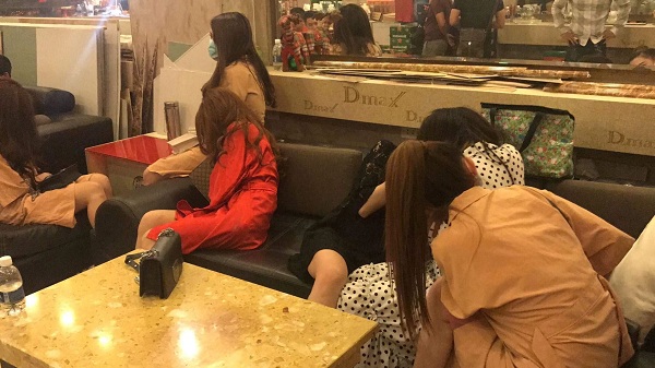 Cảnh sát đột kích nhà hàng thác loạn bậc nhất Sài Gòn