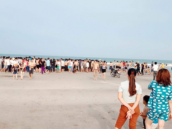 Cứu vợ và con, chồng bị đuối nước thương tâm