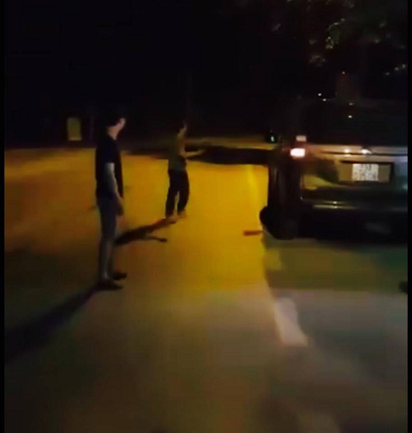 Hà Giang: Điều tra vụ người đàn ông chĩa súng, đe dọa người dân giữa đêm - Hình 1