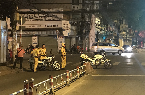 Cảnh sát đột kích nhà hàng thác loạn bậc nhất Sài Gòn - Hình 1