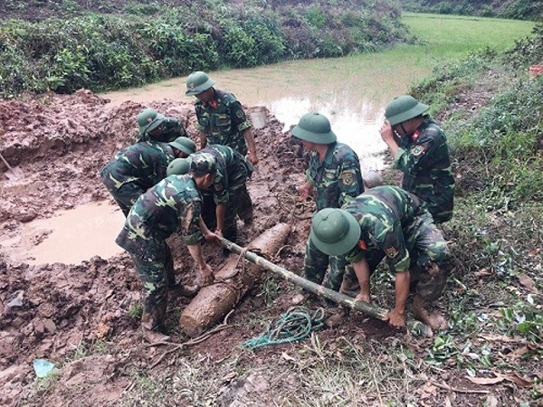 Quảng Ninh: Phát hiện quả bom nặng 225kg nằm dưới ruộng lúa - Hình 1