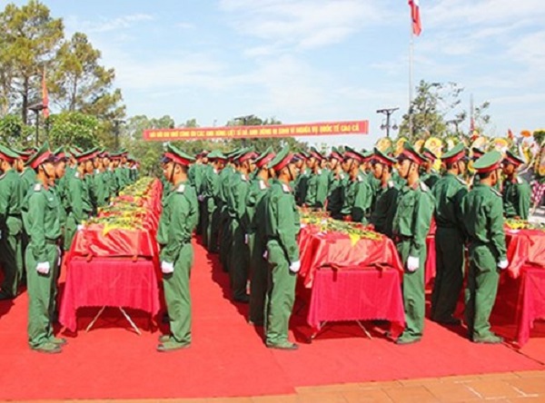 Tổ chức lễ truy điệu, an táng 98 hài cốt liệt sỹ hy sinh tại Lào - Hình 2
