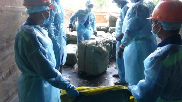 TP. Hồ Chí Minh: Tiêu hủy gần 14 tấn vú heo thối có chữ Trung Quốc