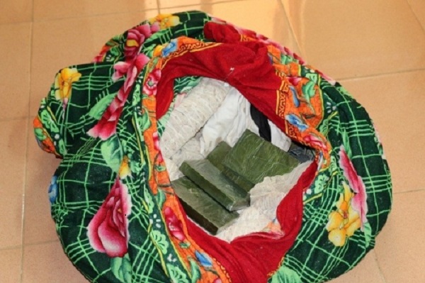 Lai Châu: Thủ đoạn tinh vi của 2 đối tượng khi giấu heroin trong bao tải xác rắn - Hình 2