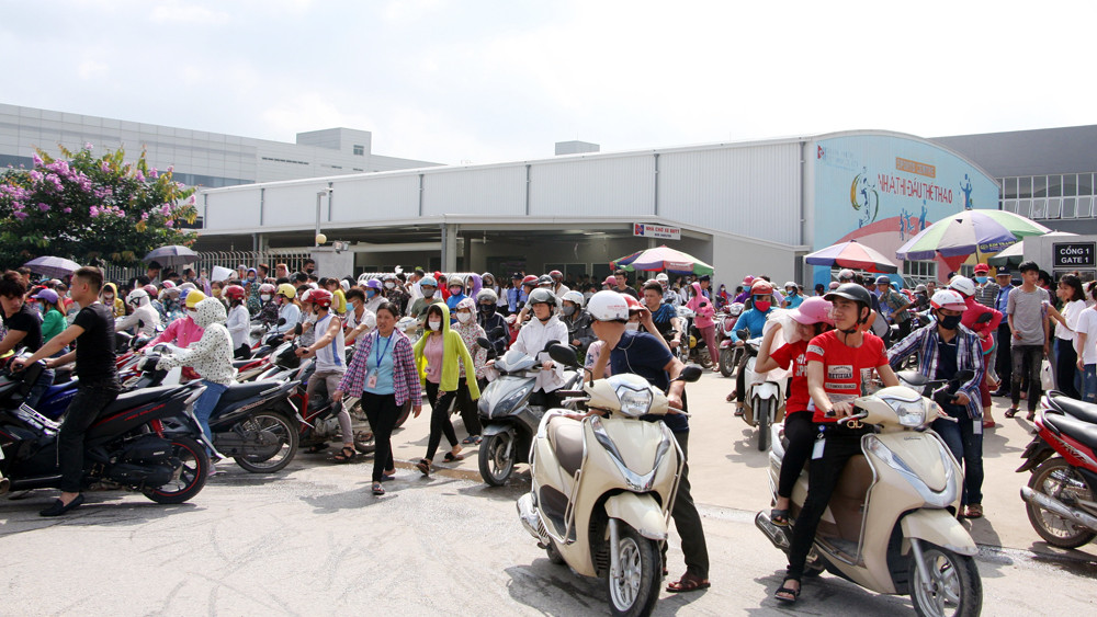 Bắc Giang: Hàng nghìn công nhân đình công đòi quyền lợi - Hình 1