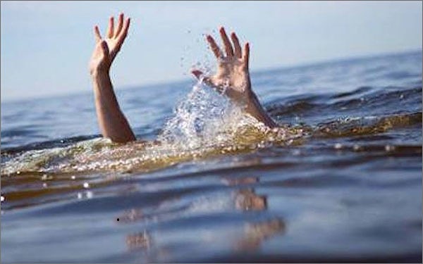 Quảng Ngãi: Trượt chân xuống vũng nước sâu, 2 học sinh đuối nước - Hình 1