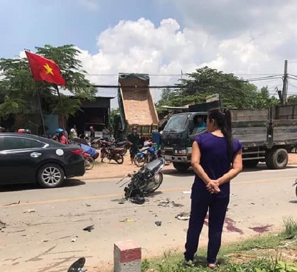 Bình Dương: Va chạm xe máy với xe ben, 2 thiếu nữ 9X thương vong