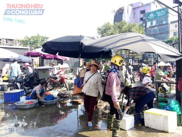 Quận Cầu Giấy ra quân cưỡng chế các công trình vi phạm trên đường Nguyễn Khánh Toàn - Hình 5