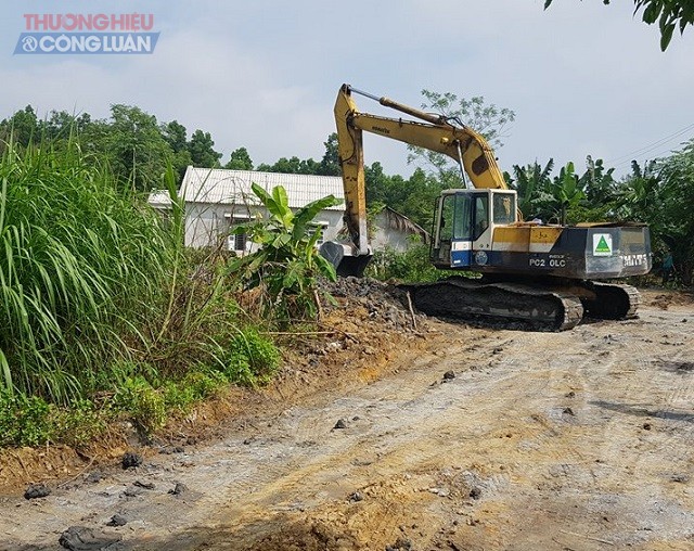 Phú Thọ: Bị đình chỉ, 'công trường' khai thác đất sét vẫn hoạt động - Hình 2