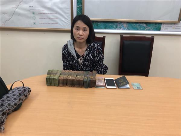 Cầm 500 triệu đồng không khai báo hải quan, người phụ nữ bị giữ tại Móng Cái