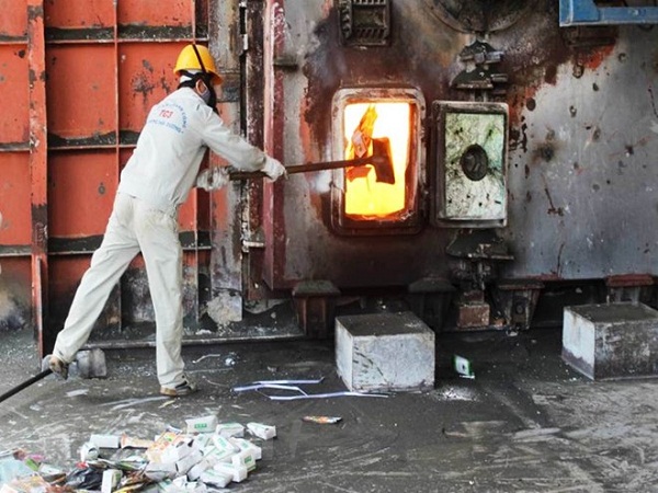 Lạng Sơn: Tiêu huỷ 3 tấn thuốc bảo vệ thực vật nhập lậu