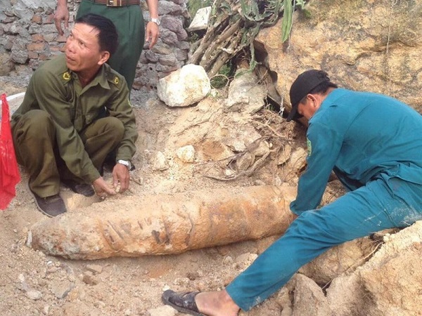 Nghệ An: Phát hiện quả bom nặng 270 kg còn sót lại sau chiến tranh - Hình 1