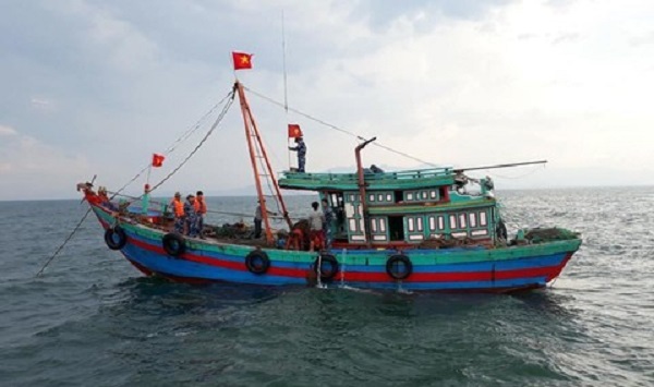 BP Hà Tĩnh: Bắt 2 tàu giã cào đánh bắt kiểu tận diệt hải sản
