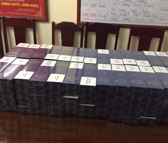 Thanh Hóa: Bắt quả tang đối tượng mua bán gần 1.600 bao thuốc lá lậu - Hình 1