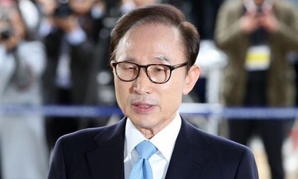Cựu Tổng thống Hàn Quốc Lee Myung-bak sắp hầu tòa vì tham nhũng - Hình 1